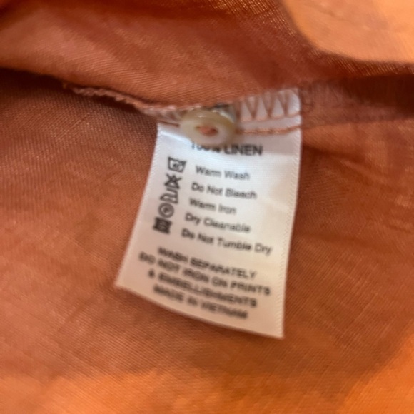 Lanhtropy Women's Rust Button-Up Top size Medium - Picture 2 of 3